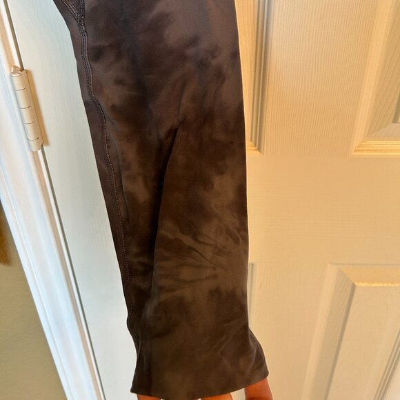 Lululemon Leggings - Gray Pattern - Size 8 - Picture 3 of 11
